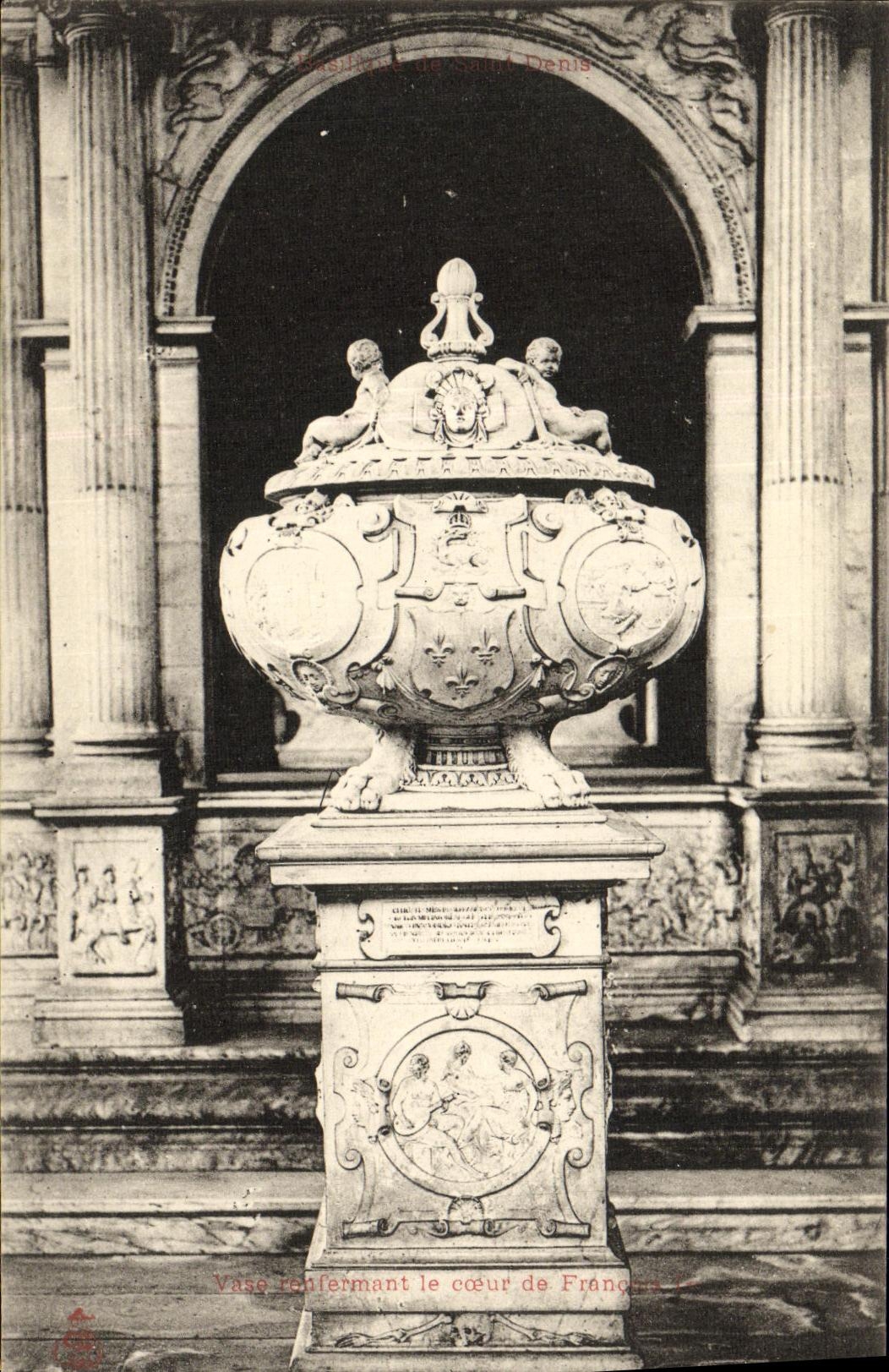 CPA Abbaye de Saint Denis Vase renfermant le coeur de Francois 1er