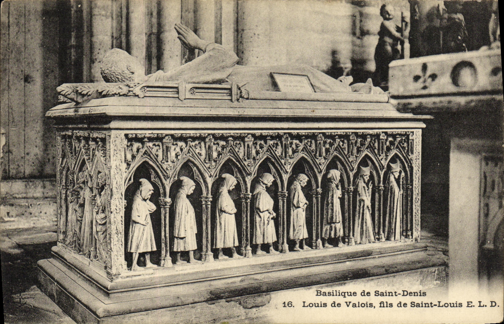 CPA Basilique de Saint Denis Louis de Valois fils de Saint Louis