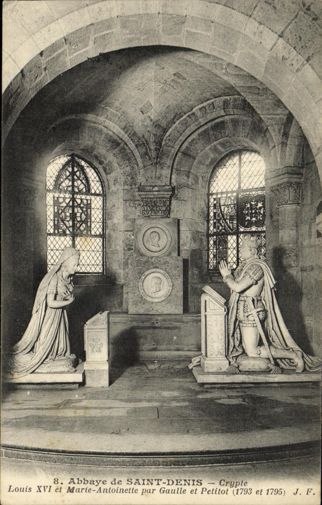 Abbaye de SAINT-DENIS — Crypte de Louis XVI et Marie-Antoinette — J. F.