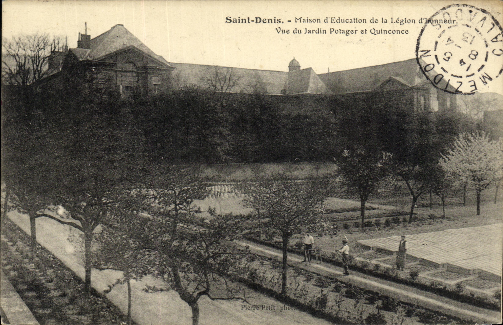 CPA Saint Denis Maison d Education de la Legion d honneur Vue du Jardin Potager et Quinconce