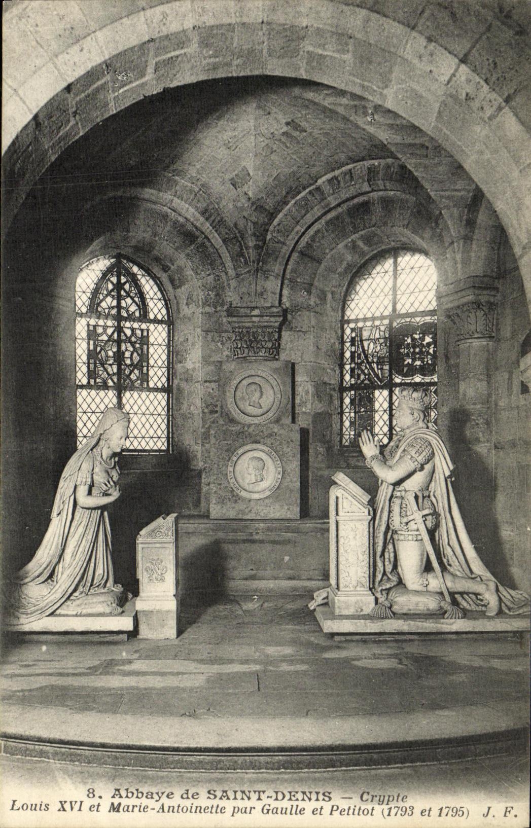 Abbaye de SAINT-DENIS — Crypte de Louis XVI et Marie-Antoinette — J. F.
