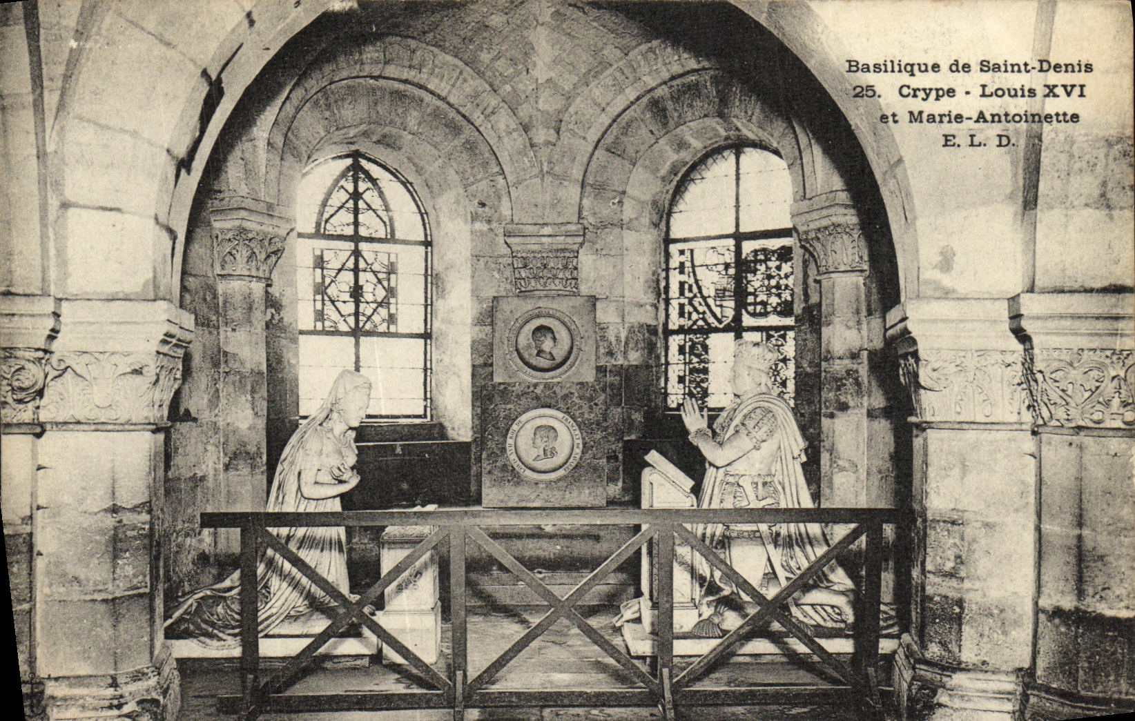 Basilique de Saint-Denis — Tombeaux de Louis XVI et Marie-Antoinette — E. L. D.