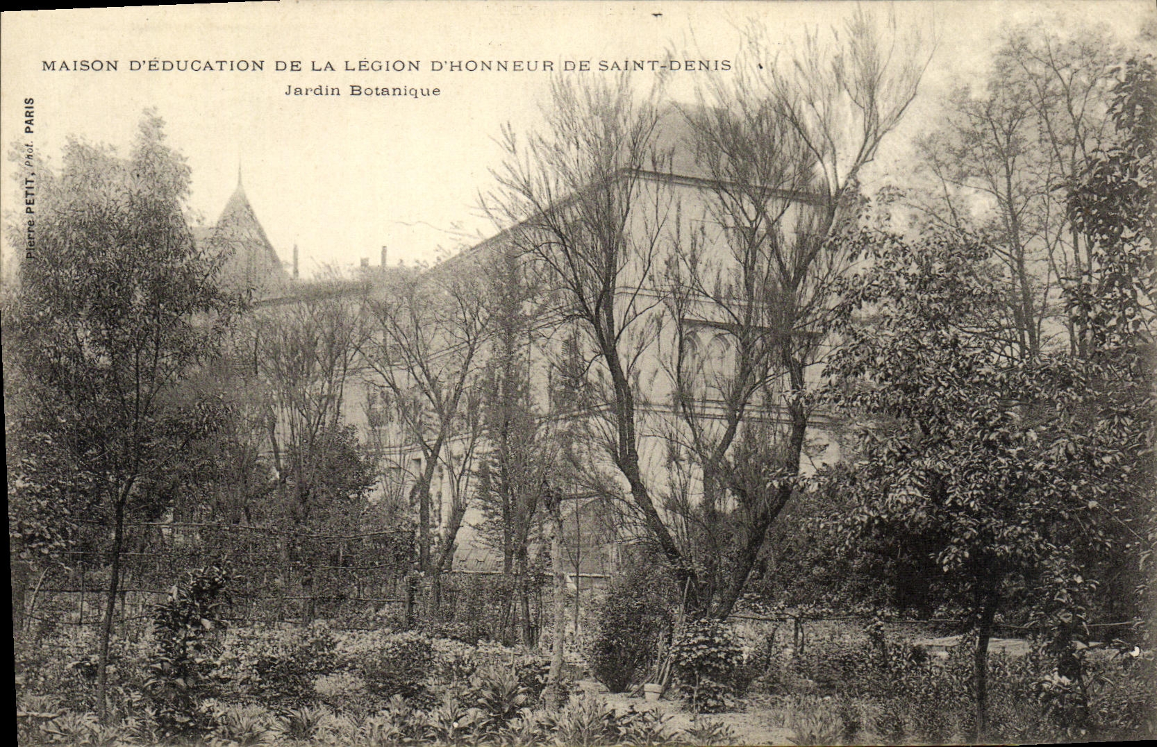 CPA Maison d Education de la Legion d Honneur Saint Denis Jardin Botanique