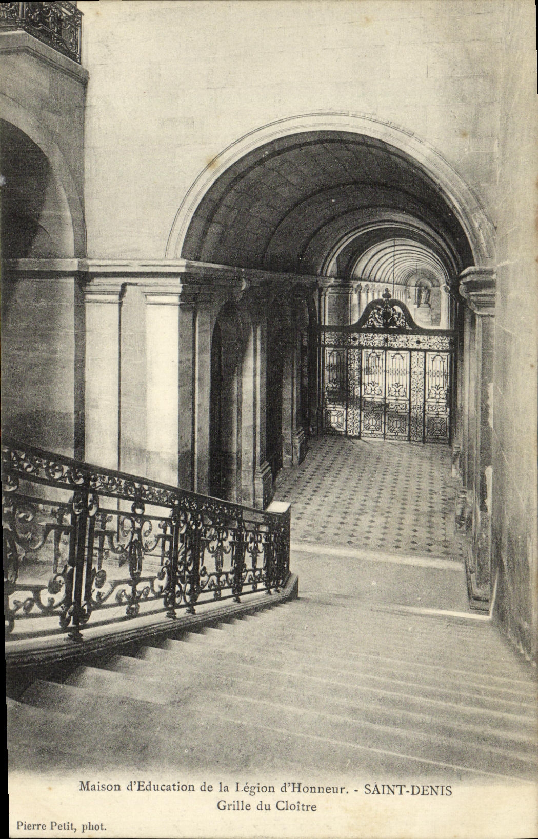 Maison d'Education de la Légion d'Honneur — Grille du Cloître — Saint-Denis — Pierre Petit, phot.