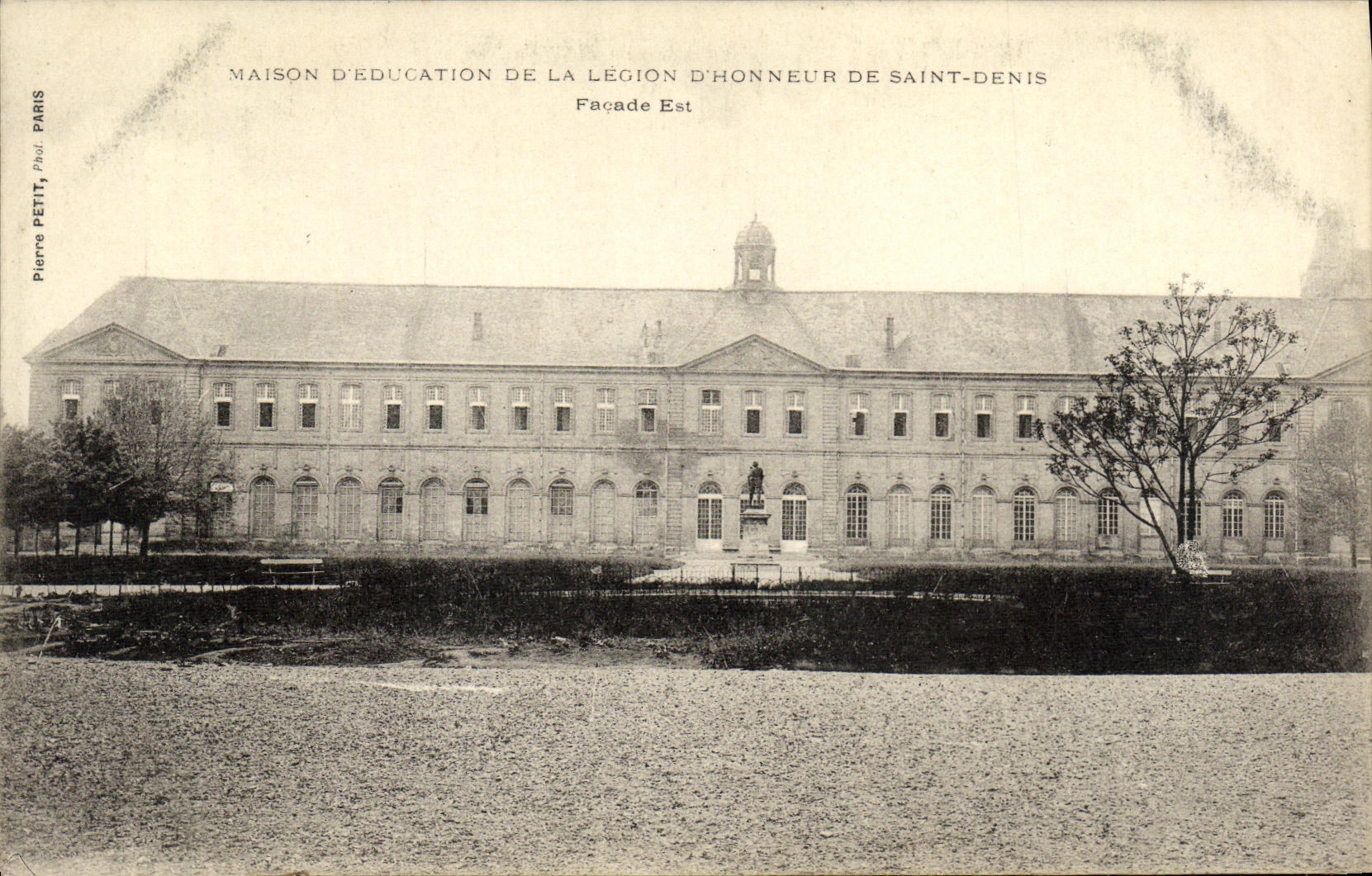 Maison d'éducation de la Légion d'Honneur de Saint-Denis — Façade Est — Pierre Petit, Paris