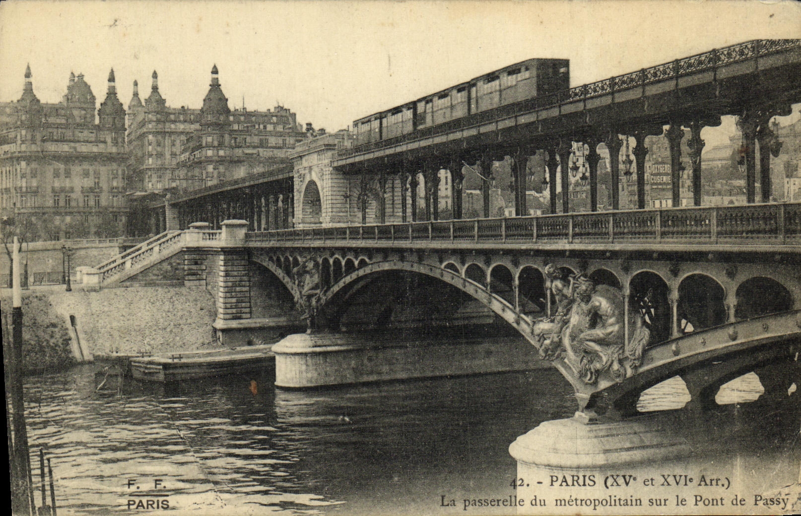 CPA Paris La Passerelle du metropolitain sur le Pont de Passy Metro