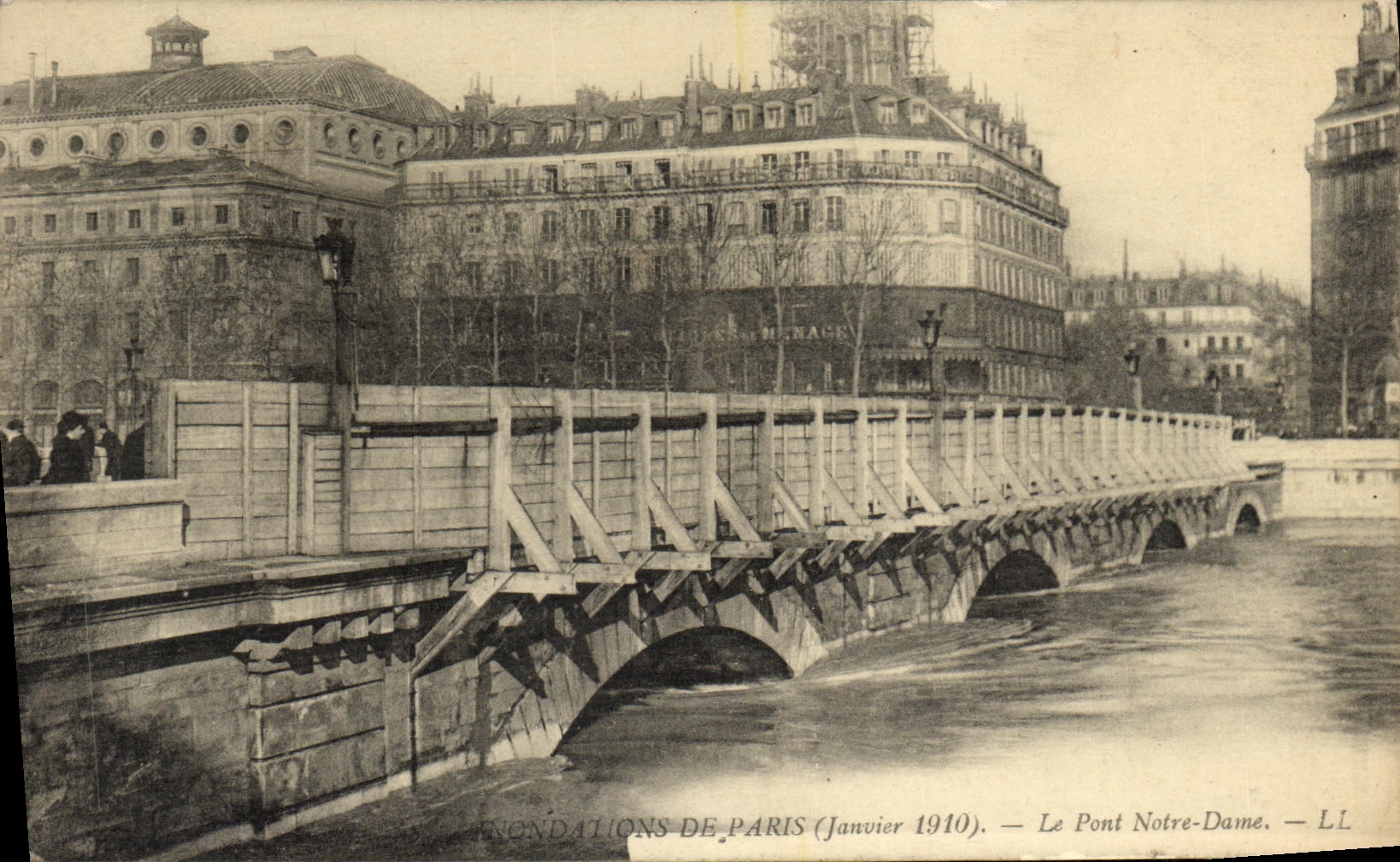 Le Pont Notre-Dame — Paris — Éditeur LL, série 'Incendiaisons de Paris'