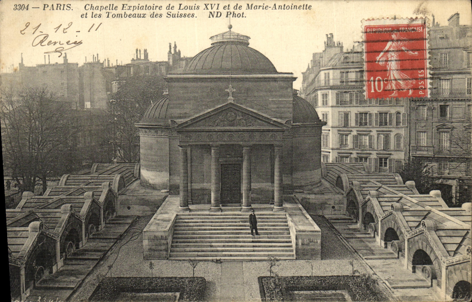 CPA Paris Chapelle Expiatoire de Louis XVl et de Marie Antoinette et les Tombeaux des Suisses