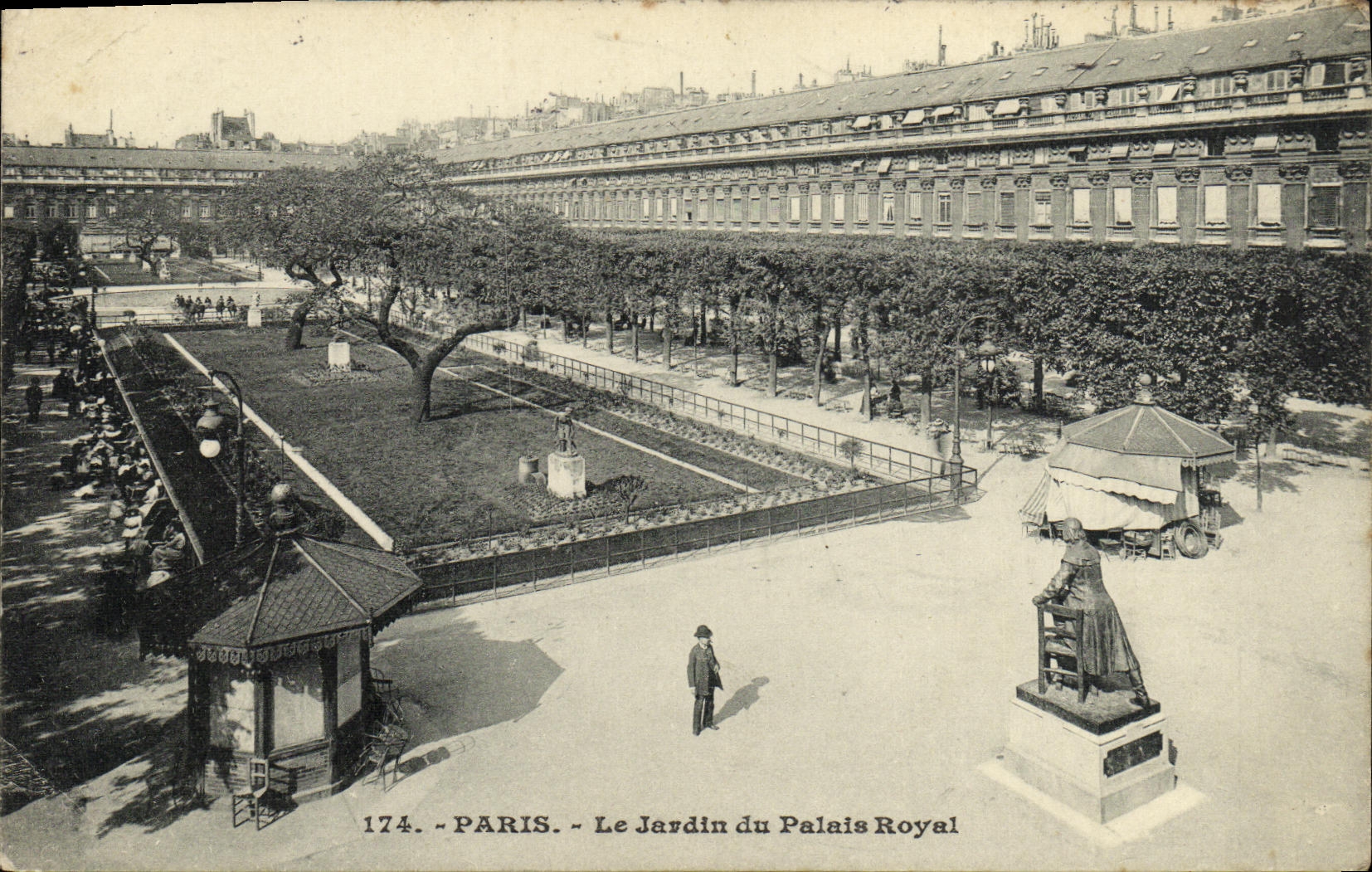 CPA Paris Le Jardin du Palais Royal