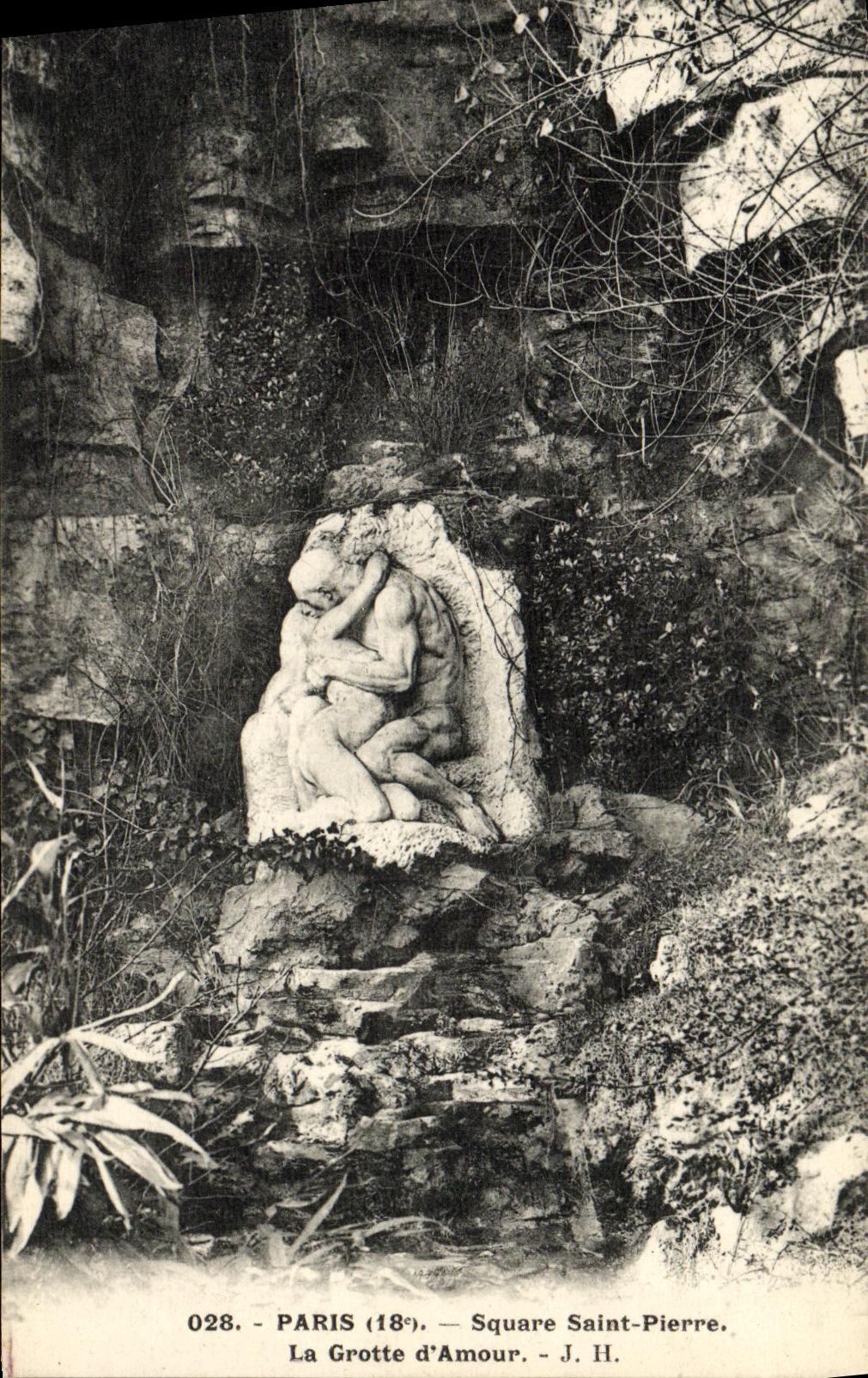 CPA Paris Square Saint Pierre La Grotte d Amour