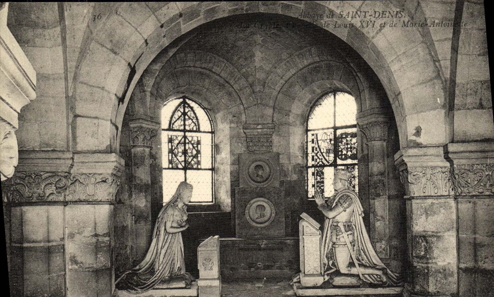 CPA Saint Denis La crypte Chapelle de Louis XVI et de Marie Antoinette