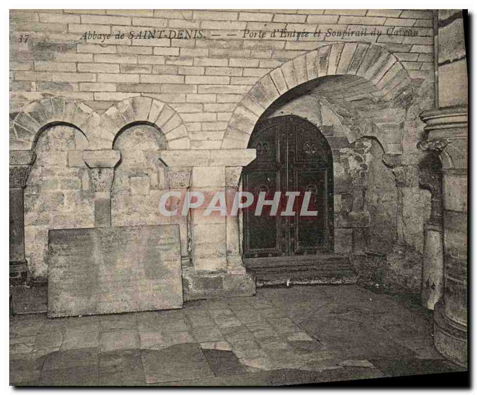 CPA Abbaye de Saint Denis Porte d entree et soupirail du caveau