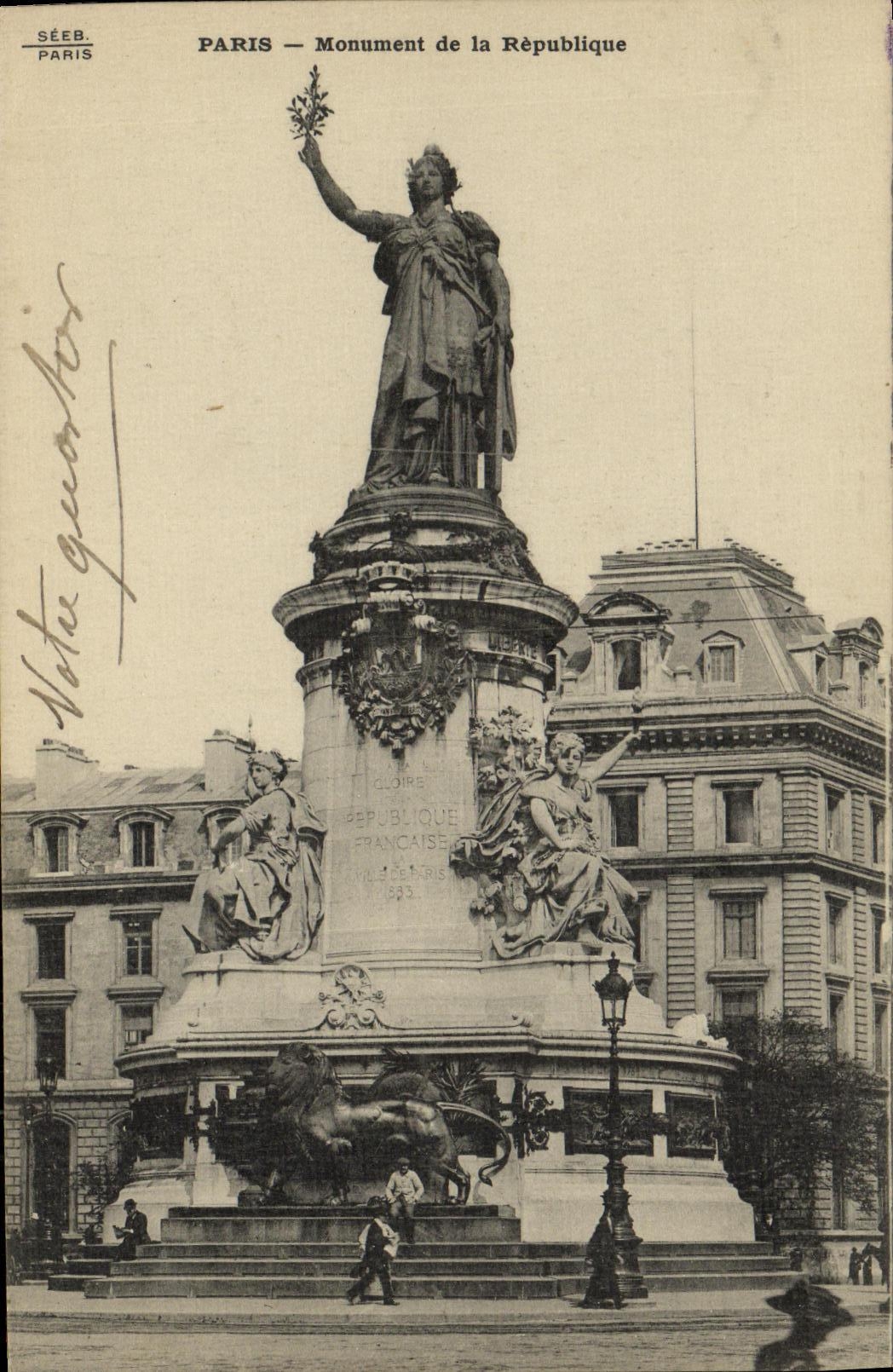 CPA Paris Monument de la Republique Lion