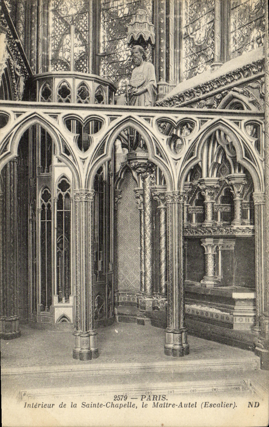 CPA Paris Interieur de la Sainte Chapelle le Maitre Autel Escalier