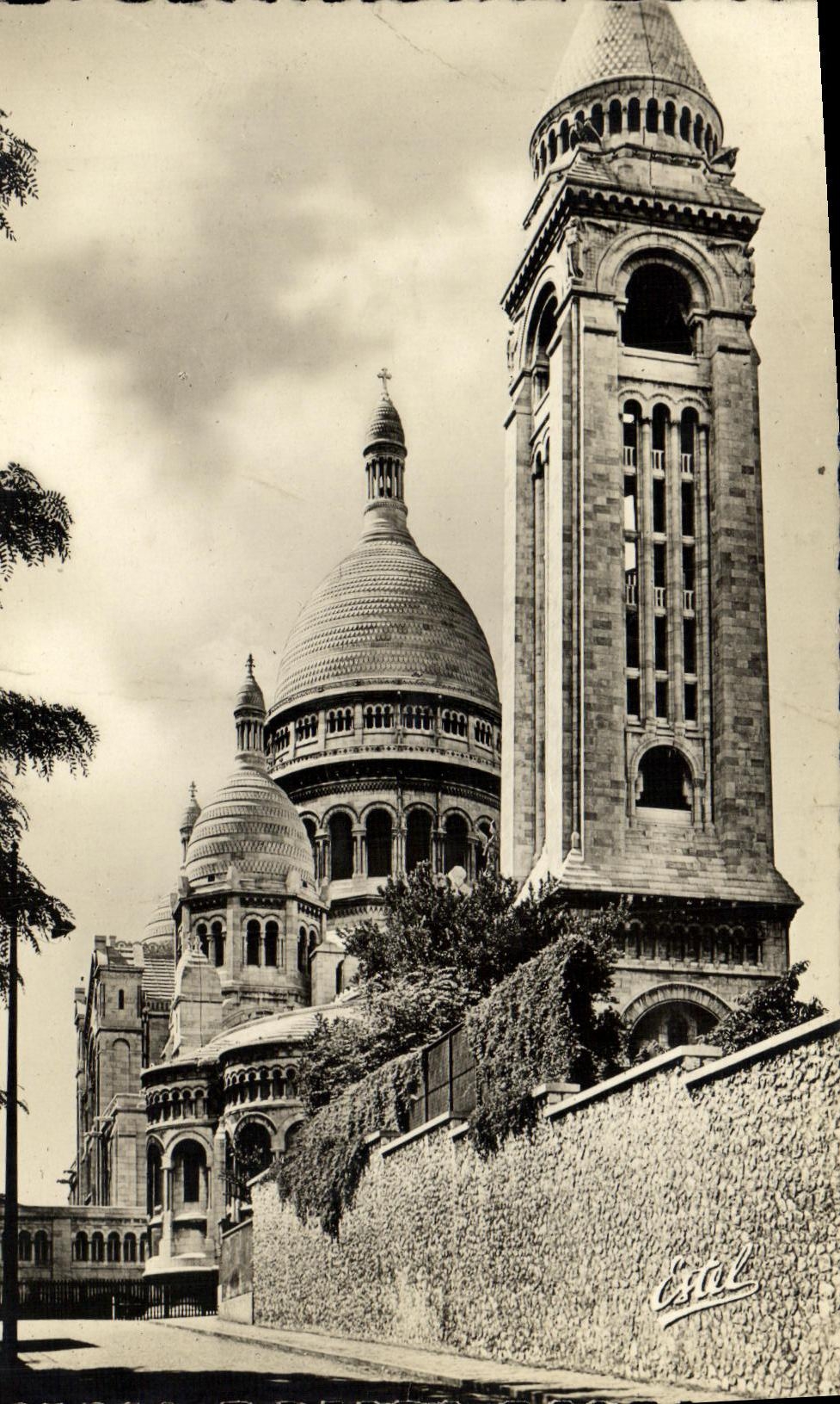 CPM Paris Basilique et Campanile du Sacre Coeur Montmartre