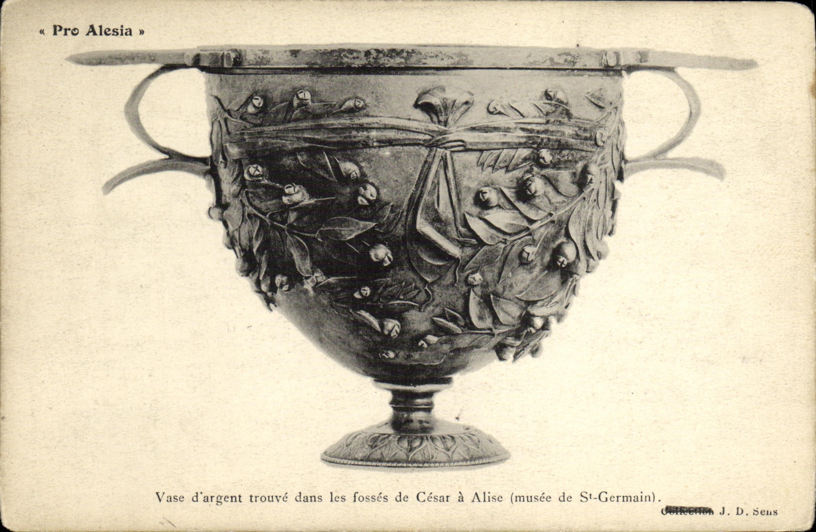Vase d'argent trouvé dans les fossés de César à Alise — musée de St-Germain — Collection J. D. Sens