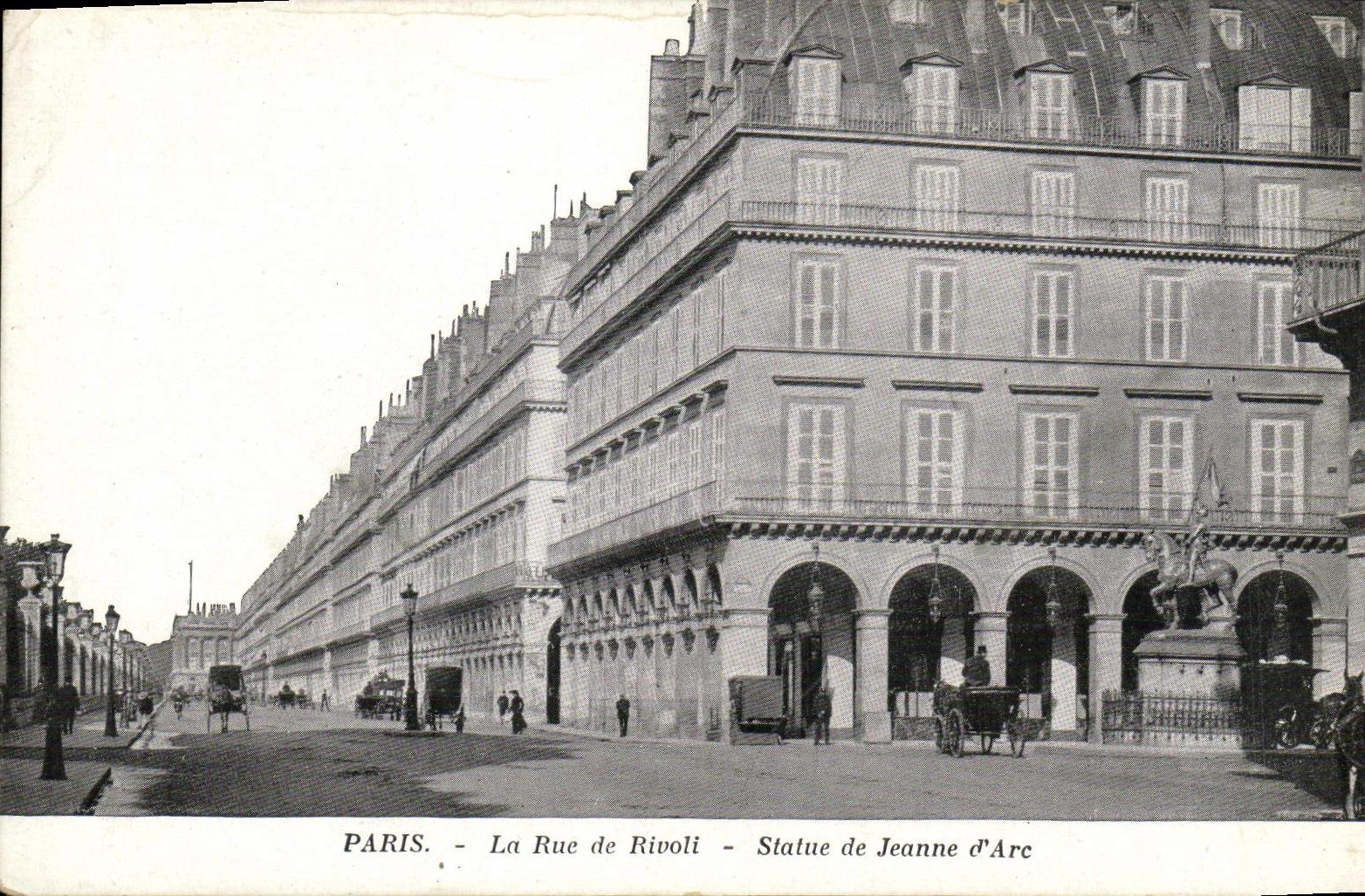 CPA Paris La Rue de Rivoli Statue de Jeanne d Arc