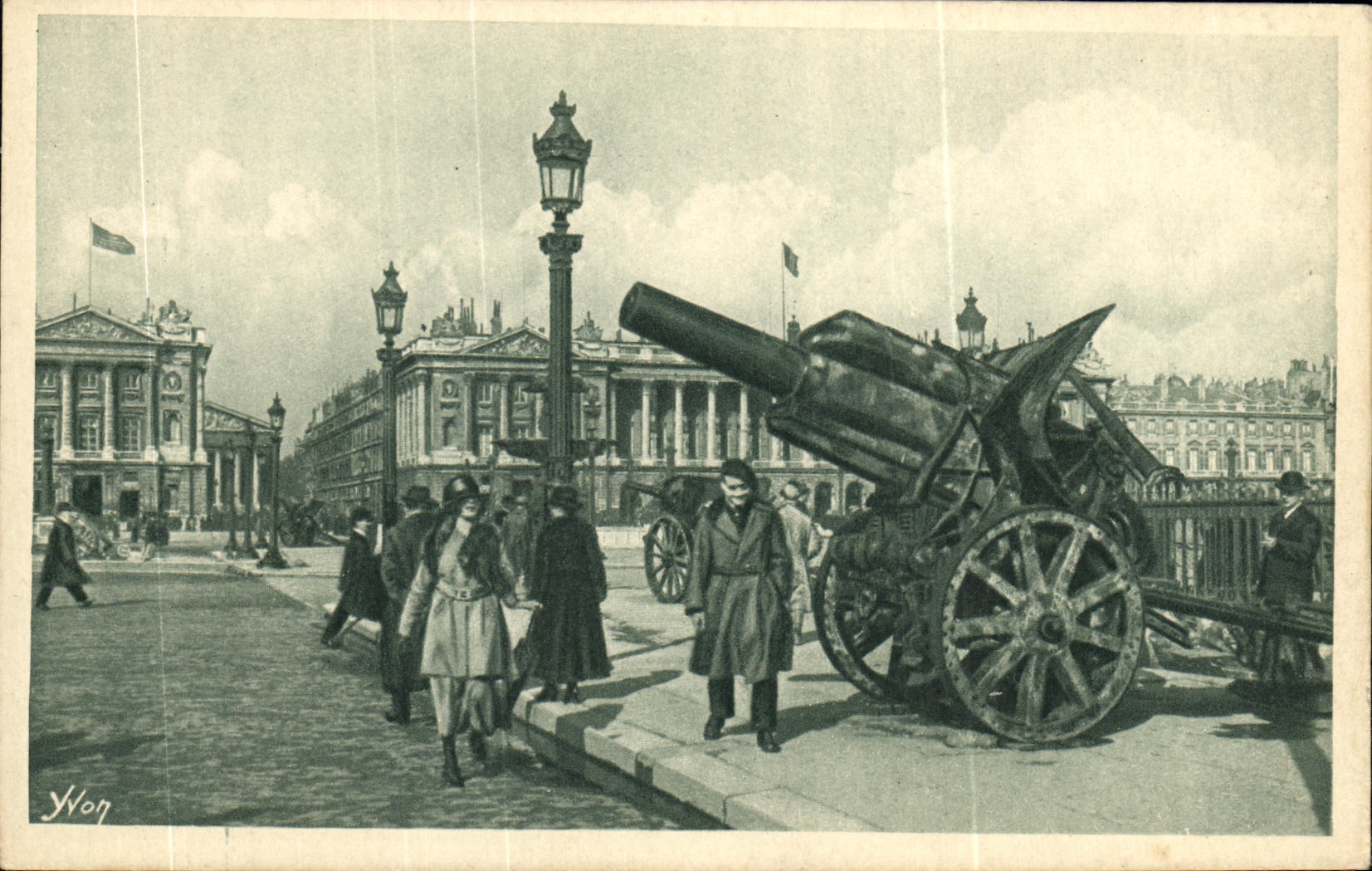 CPA Paris Canon trophee place de la Concorde Militaria