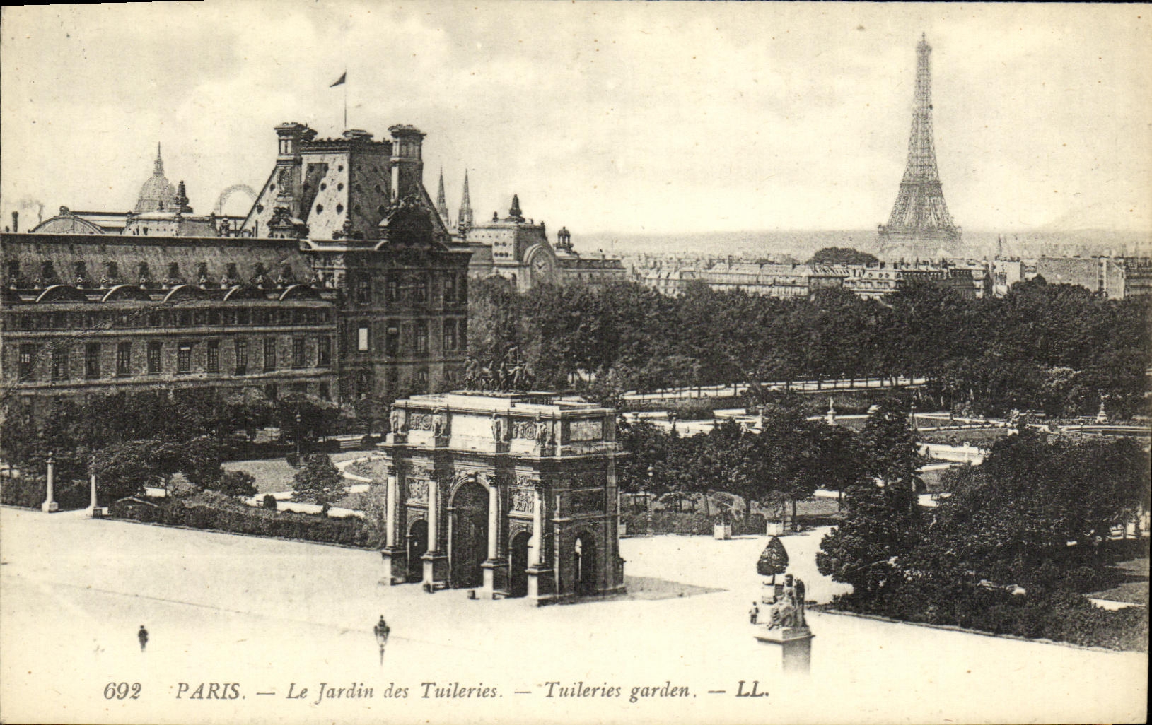 CPA Paris Le Jardin des Tuileries Tour Eiffel