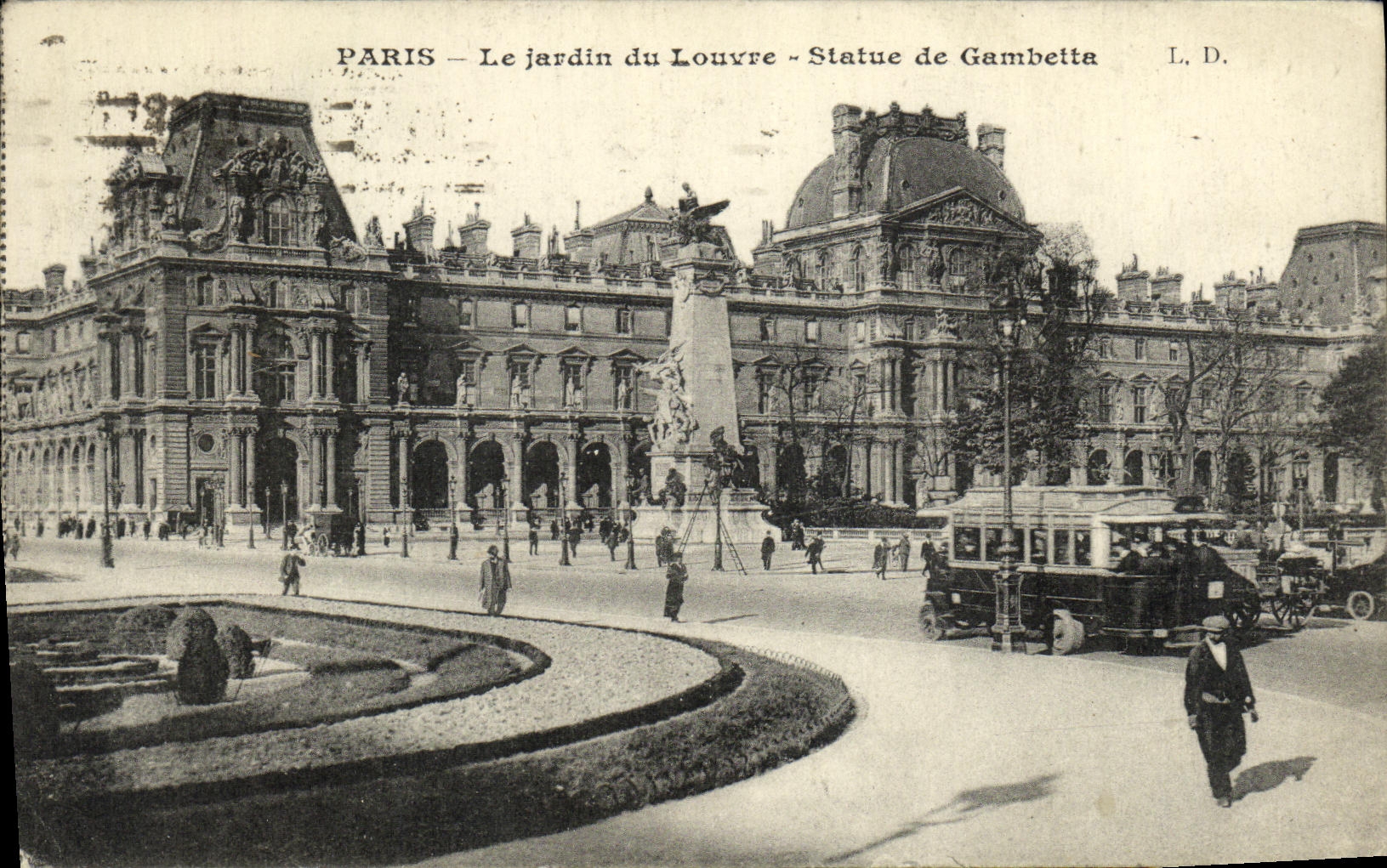 CPA Paris La Jardin du Louvre Statue de Gambetta