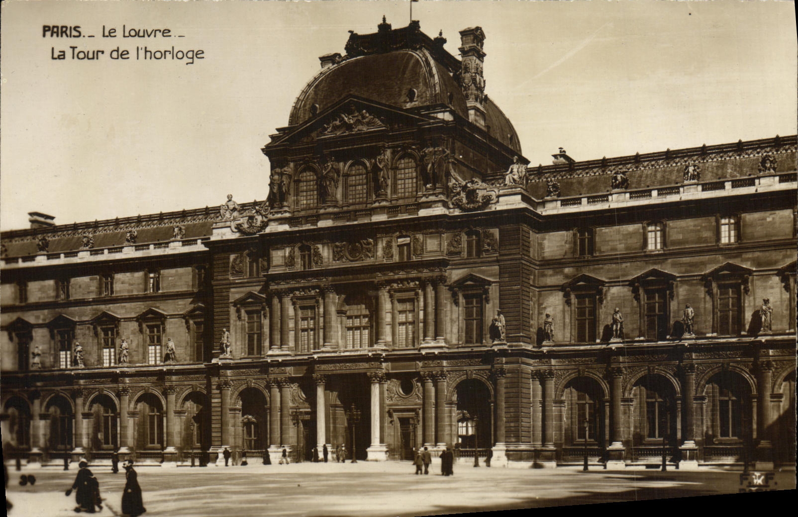CPA Paris Le Louvre La Tour de L Horloge