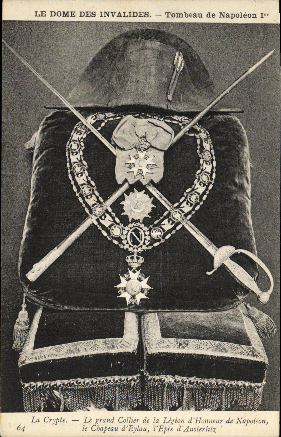 CPA La Crypte Le Grand Collier de la Legion d Honneur de Napoleon Le chapeau d Eylau L epee d Austerlitz
