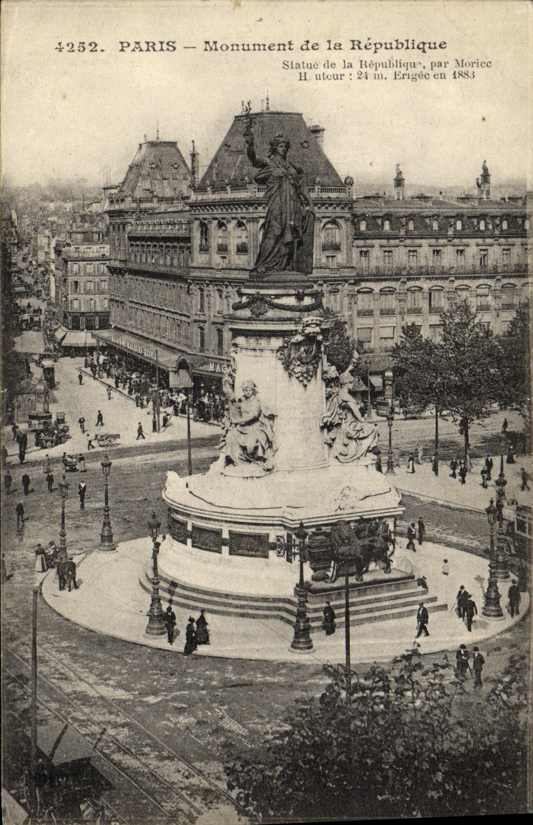 CPA Paris Monument de la Republique Lion