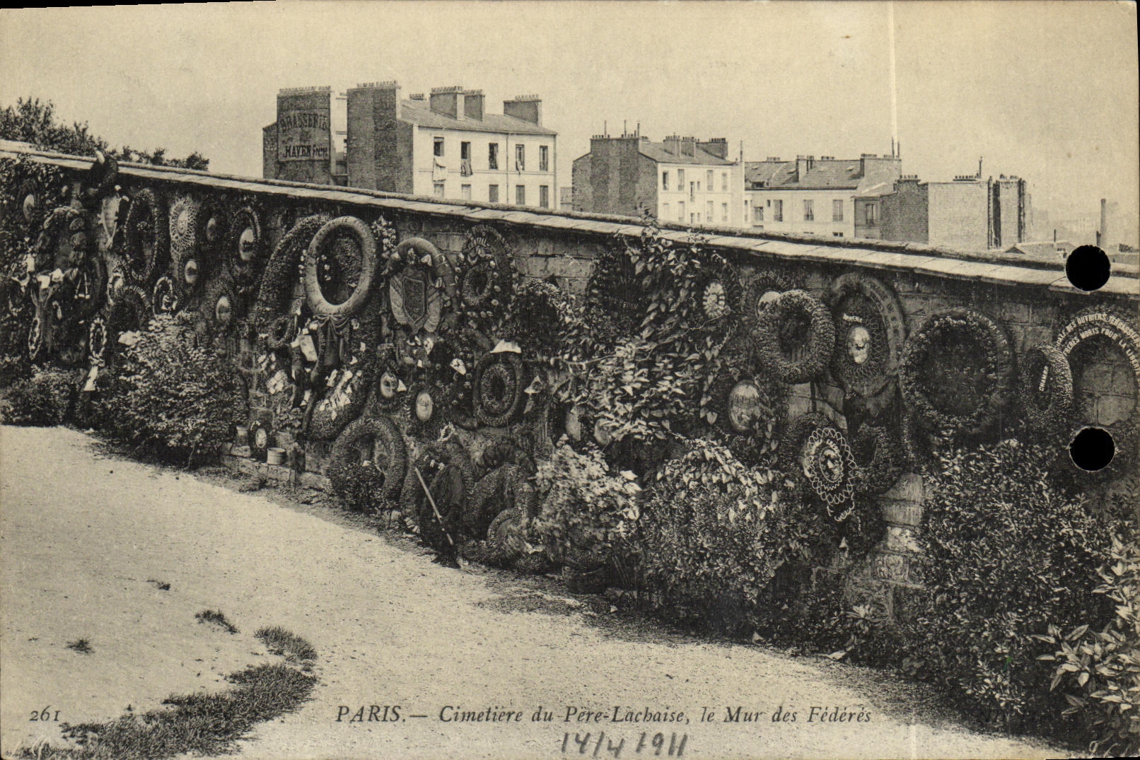 CPA Paris Cimetiere du Pere Lachaise Le mur des federes