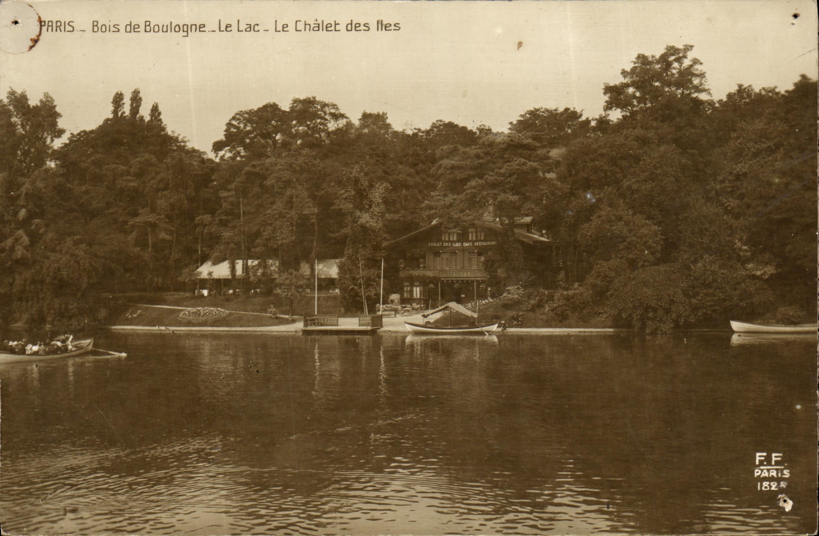 CPA Paris Bois de Boulogne Le lac Le chalet des Iles