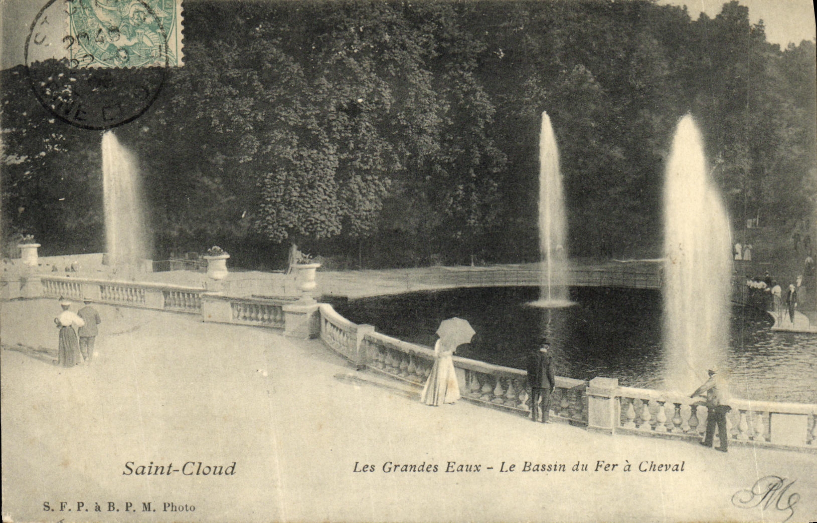 CPA Saint Cloud Les Grandes Eaux Le Bassin du Fer a Cheval