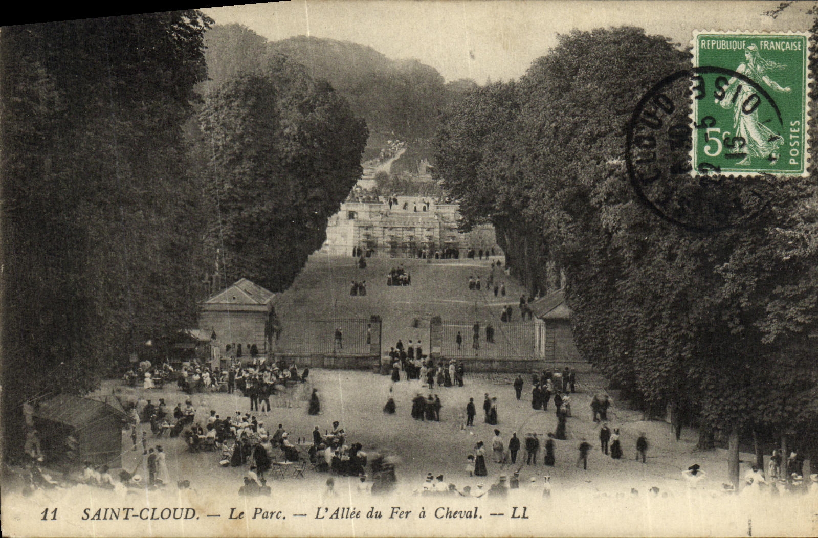 CPA Saint Cloud Le Parc L Allee du Fer a Cheval