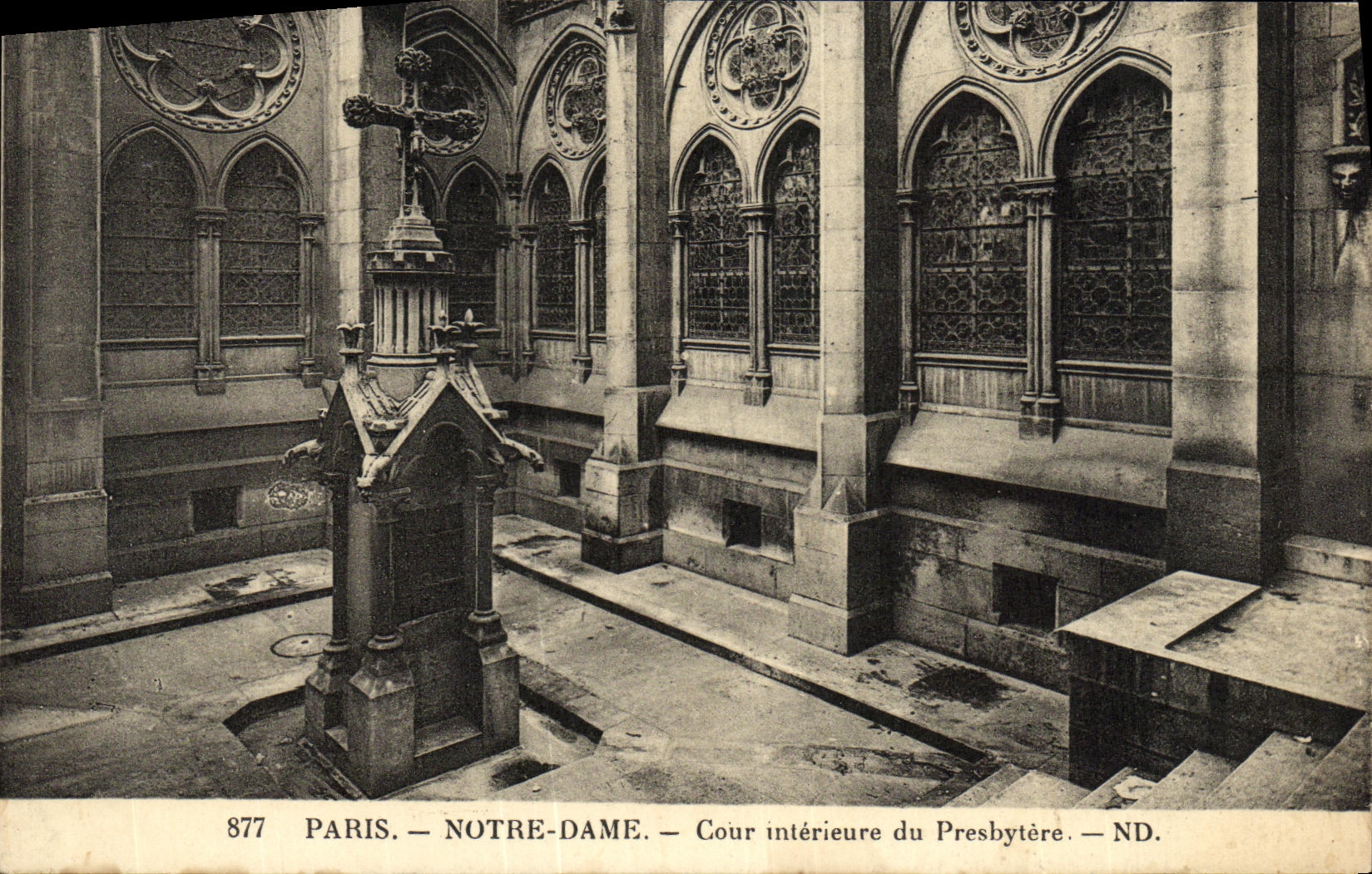 CPA Paris Eglise Notre Dame Cour interieure du presbytere