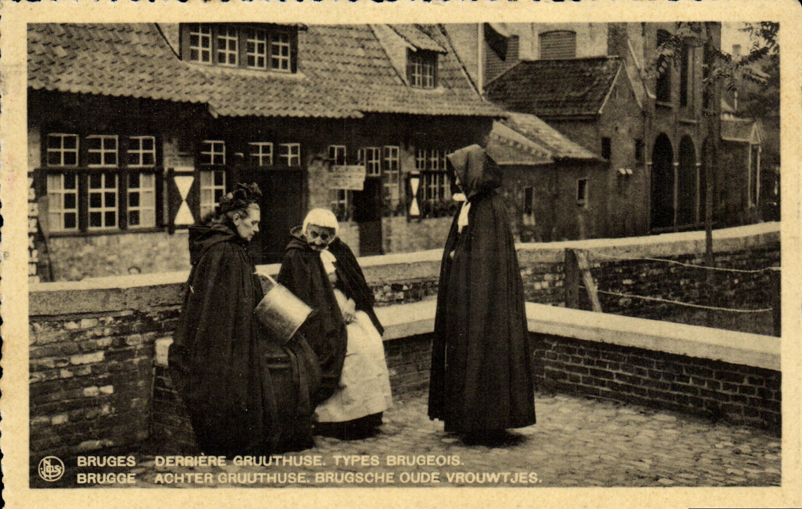 CPA Bruges Derriere Gruuthuse Types brugeois Folklore 