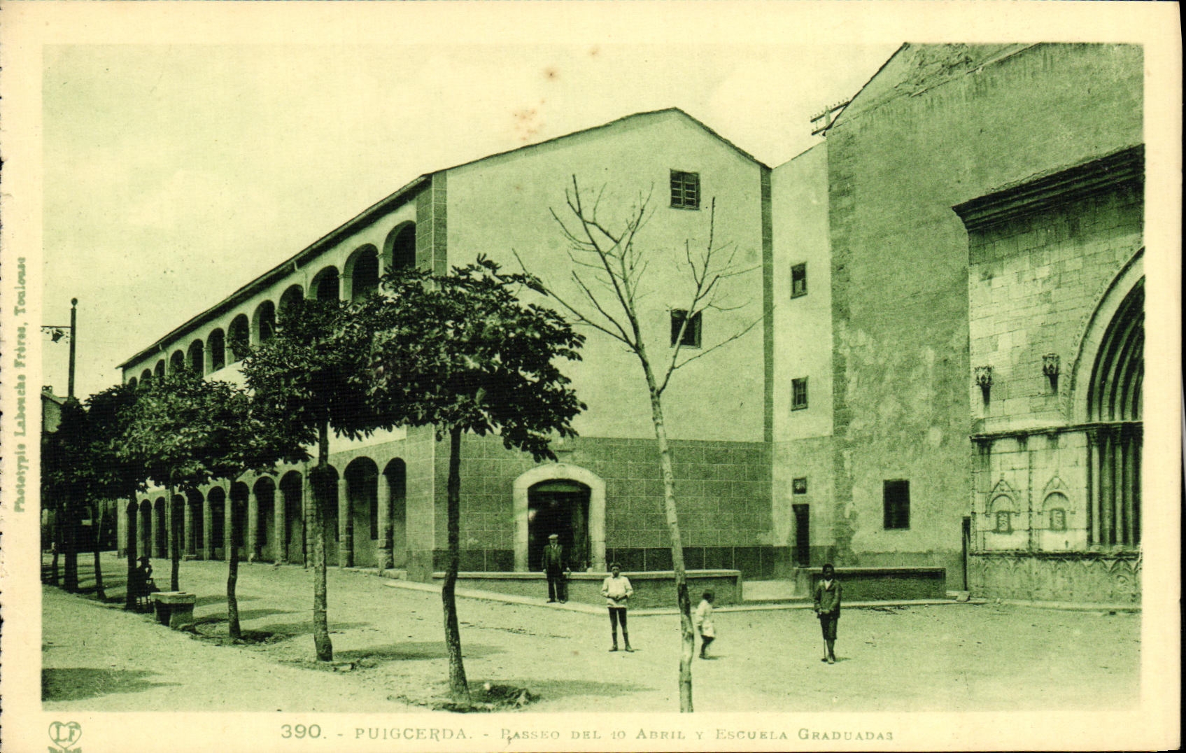 CPA Puigcerda Passeo del 10 abril y escuela Graduadas 