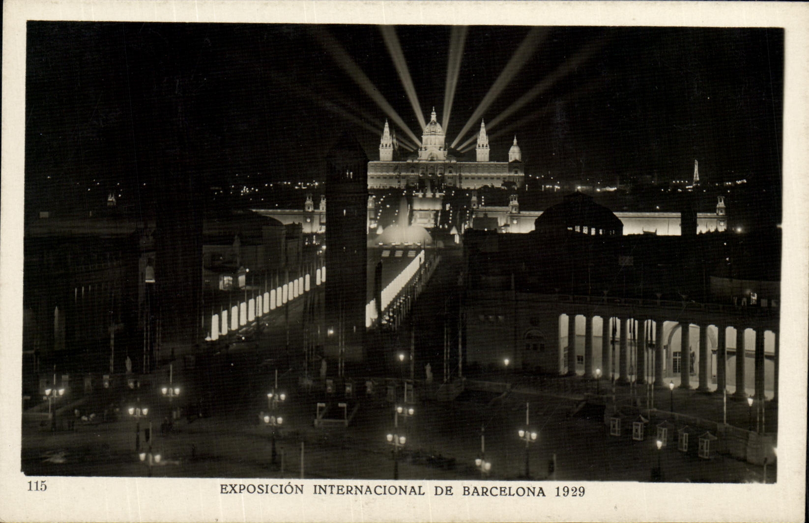 CPA Exposición Internacional de Barcelona Entrance to the Exhibition by night 1929