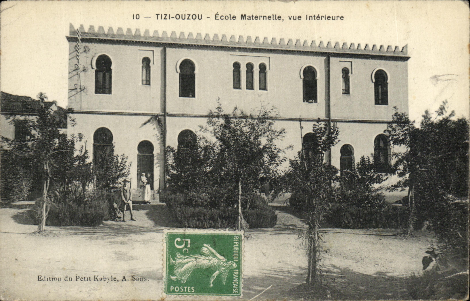 Tizi-Ouzou — École Maternelle, vue intérieure — Edition du Petit Kabyle, A. Sans, n°10