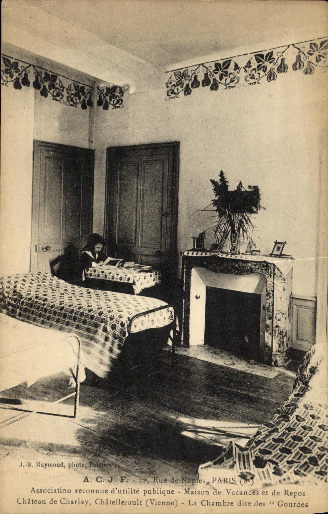 Chambre des Gourdes — Maison de Vacances et de Repos — Château de Charlay, Châtellerault (Vienne) — J.-B. Raymond, photographe, Paris