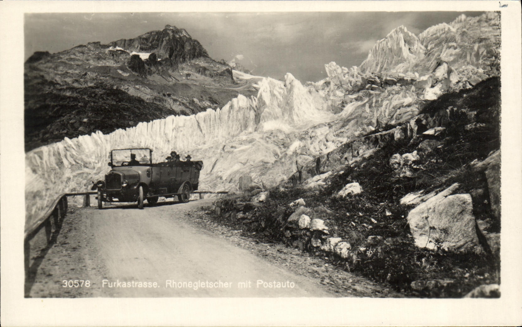 CPA Furkastrasse Rhonegletscher mit Postauto Automobile 