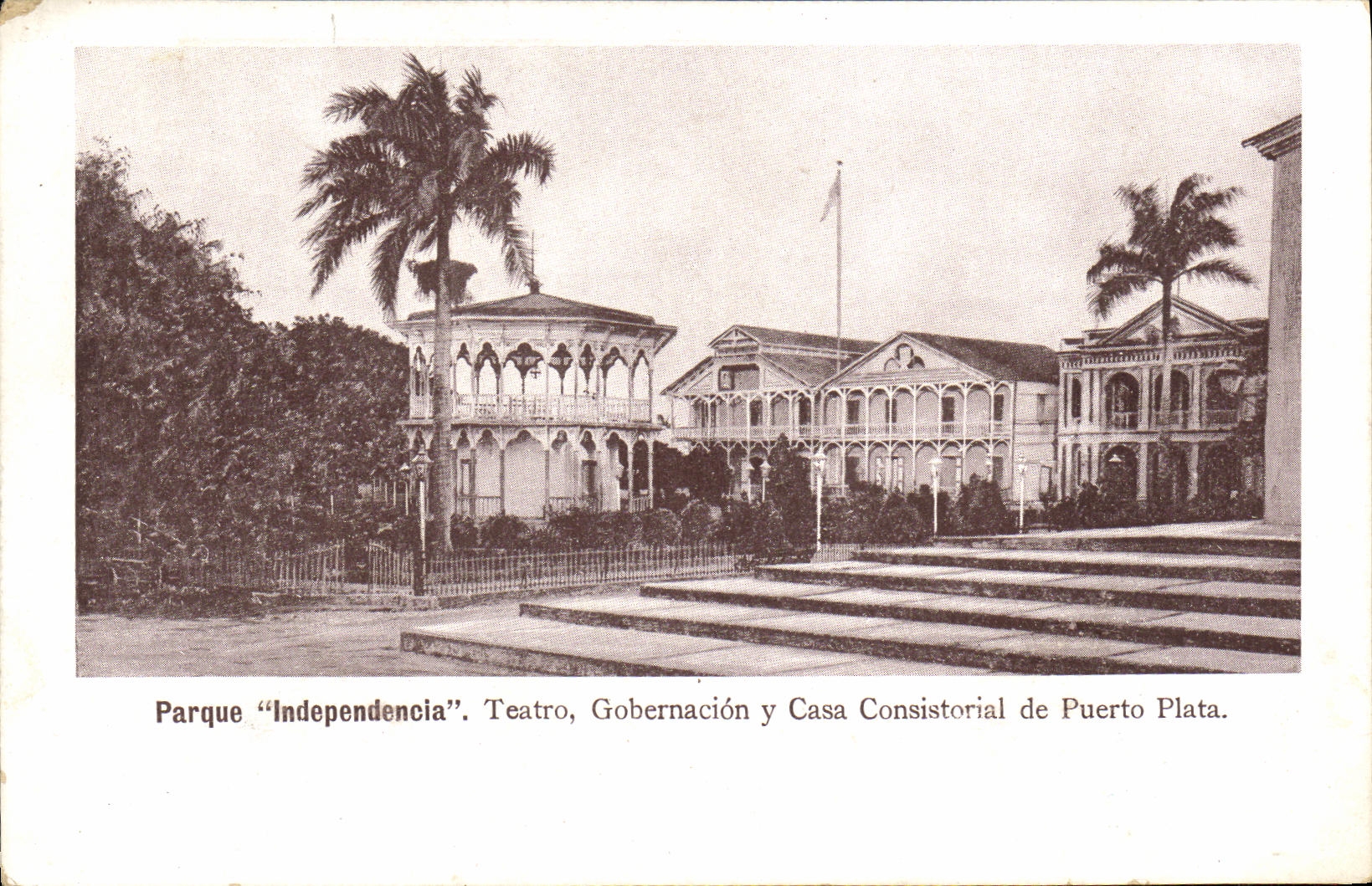 Parque "Independencia" — Theatre, Government and City Hall of Puerto Plata — R.D. Postcard