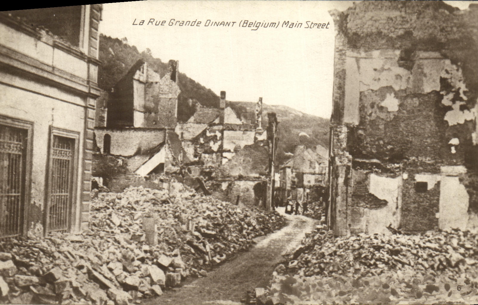 CPA La Rue Grande Dinant Main Street Militaria 