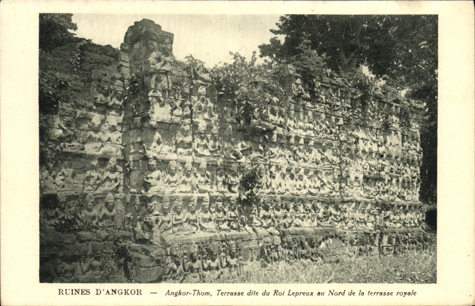 CPA Ruines D Angkor Angkor Thom Terrasse dite du roi Lepreux au Nord de la terrasse royale