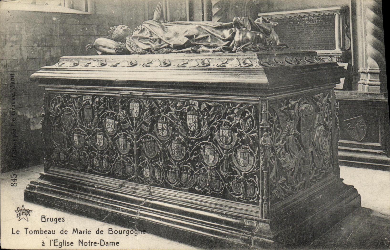 CPA Bruges Le Tombeau de Marle de Bourgogne L Eglise Notre Dame