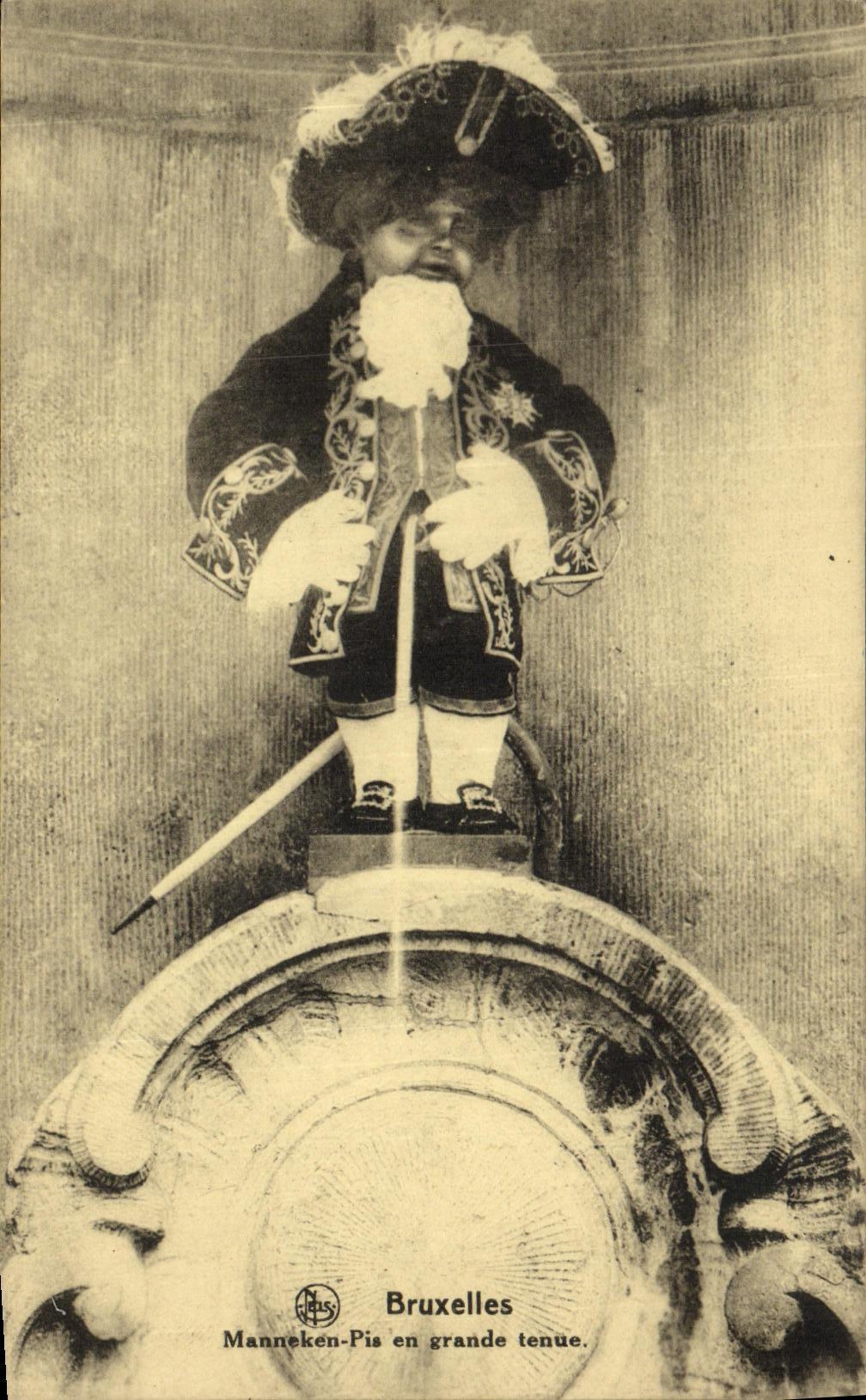 CPA Bruxelles Manneken Pis en Grande Tenue