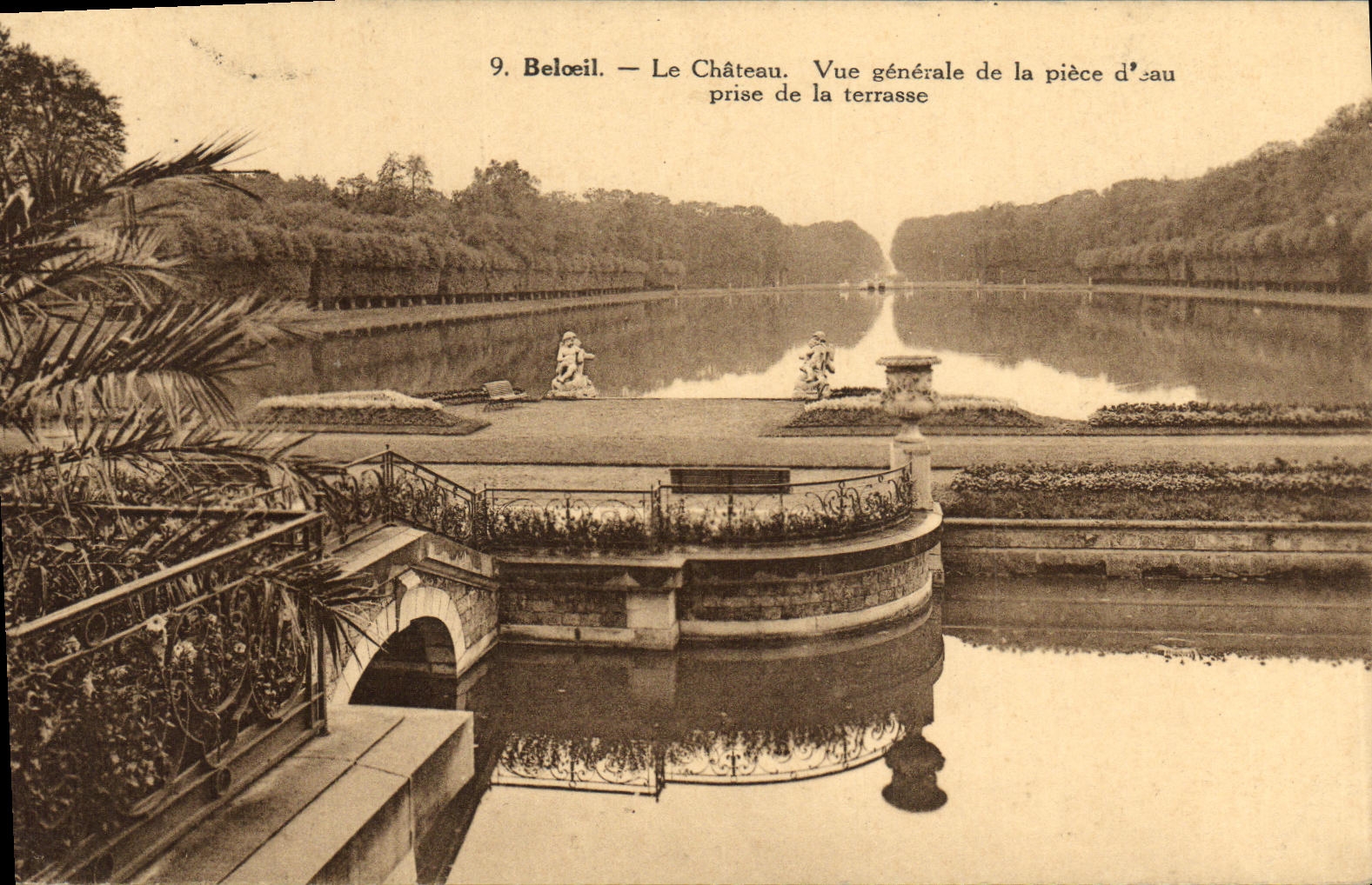 CPA Beloeil Le Chateau Vue Generale de Piece d eau prise de la terrasse