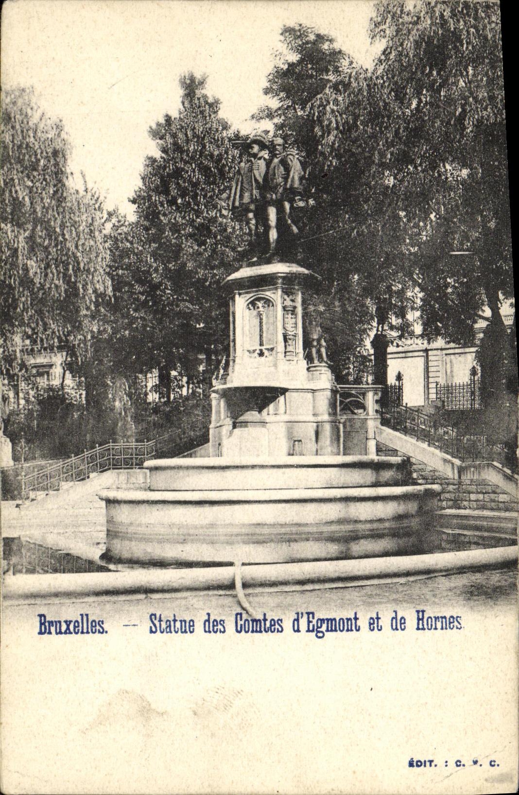 CPA Bruxelles Statue des Comtes d Egmont et de Hornes