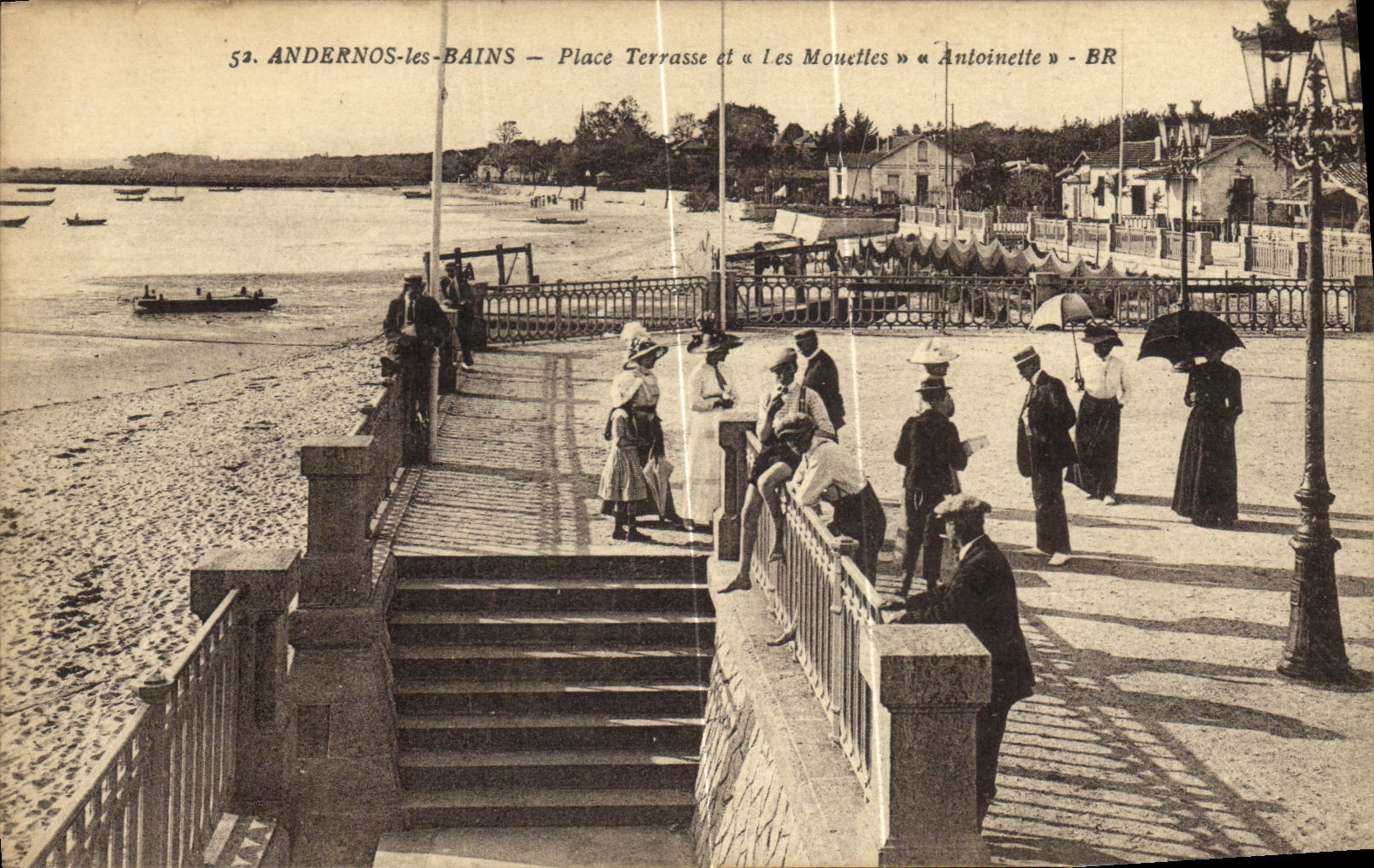ANDERNOS-les-BAINS — Place Terrasse et « Les Mouettes » « Antoinette » — BR