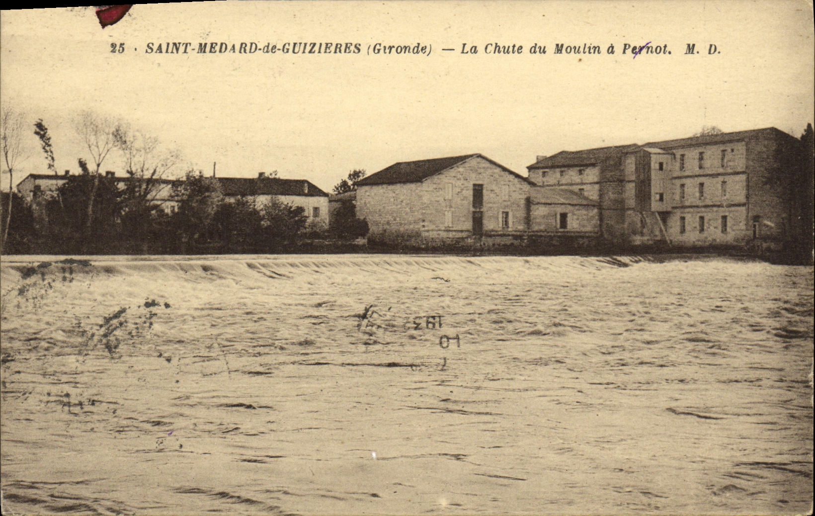 Saint-Médard-de-Guizières (Gironde) — La Chute du Moulin à Pernot. M. D.