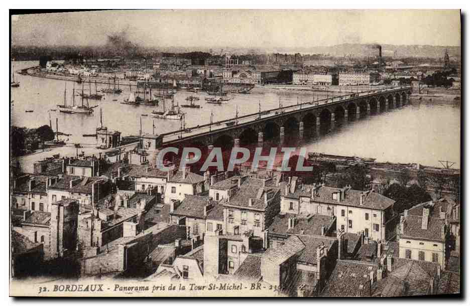 CPA Bordeaux Panorama pris de la Tour St Michel Bateaux