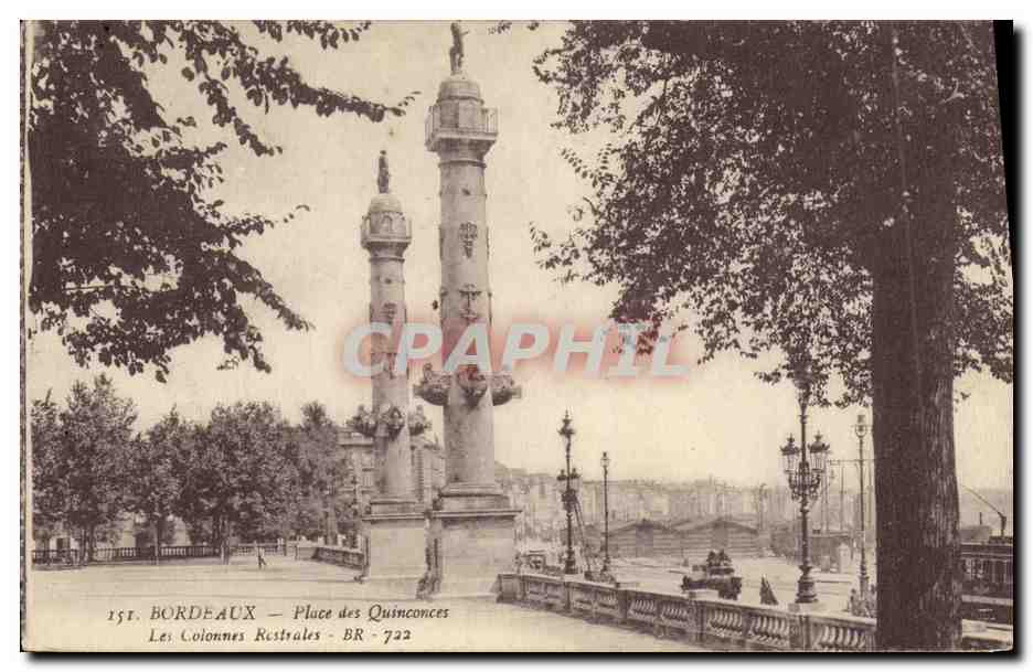 CPA Bordeaux Place des Quinconces Les colonnes rostrales