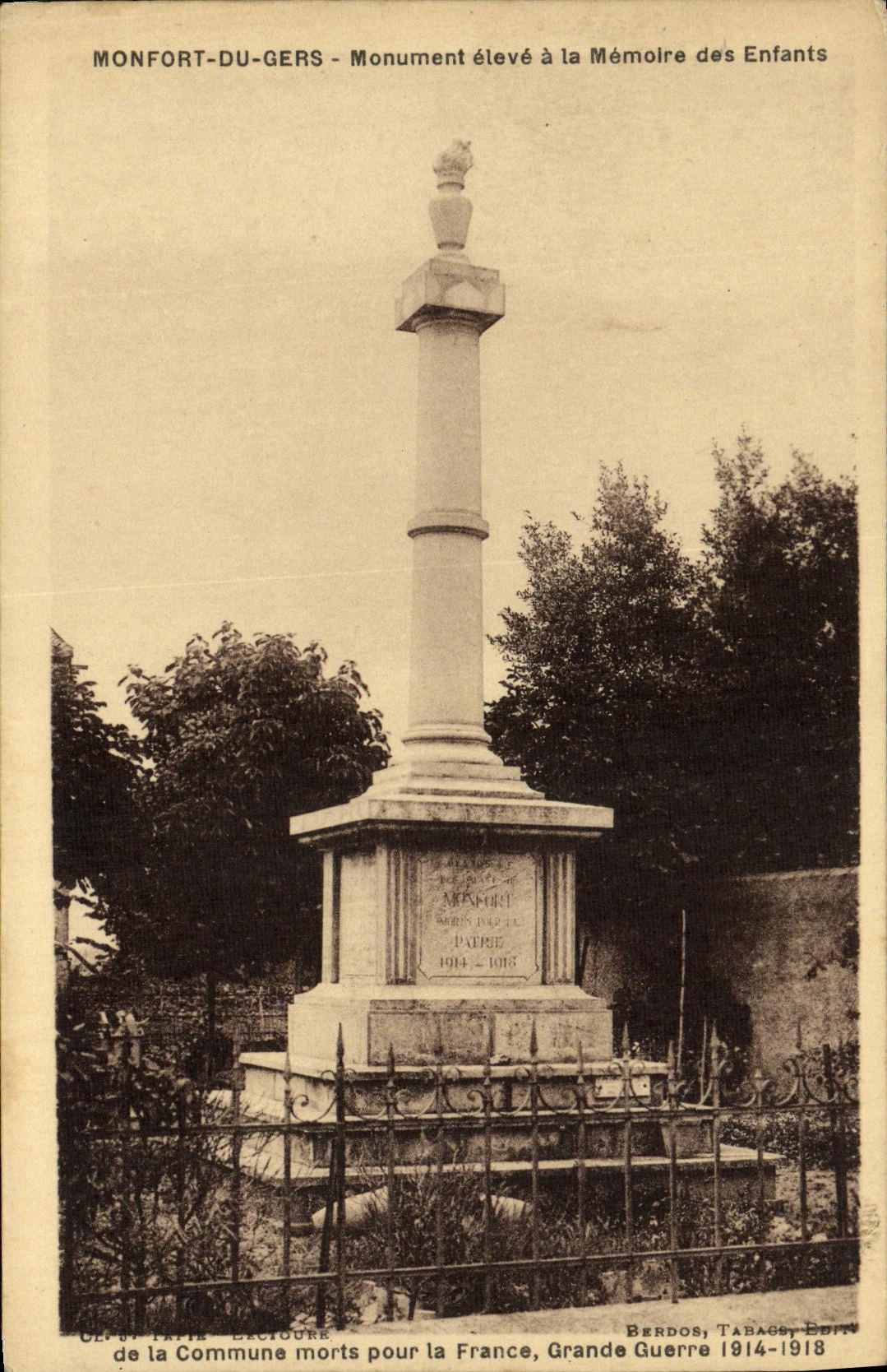 CPA Monfort du Gers Monument eleve a la Memoire des Enfants de la Commune morts pour la France Militaria